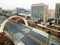 自贸区2400平层高8米、高平台装卸货、五吨大货梯、可申请保