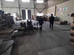 机场路380平厂房出租，层高12米，配电充足.有牛腿。